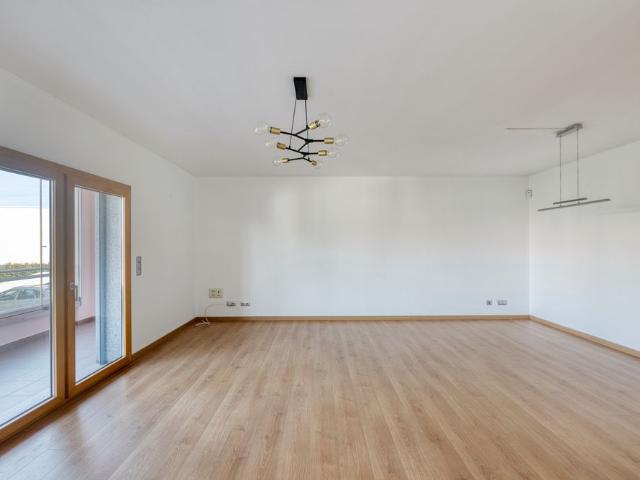 2 bed apartment with terrace in Monte Estoril