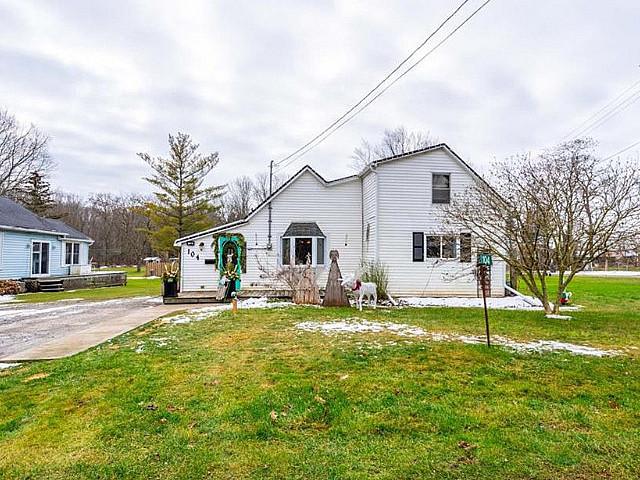 2 Bed + Attic Large Lot Dunnville