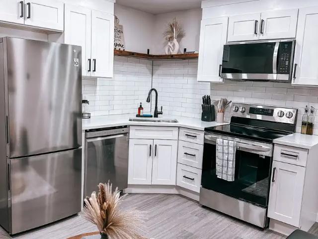 2 Bed Basement Suite | Seperate Entry | Rockland Park NW