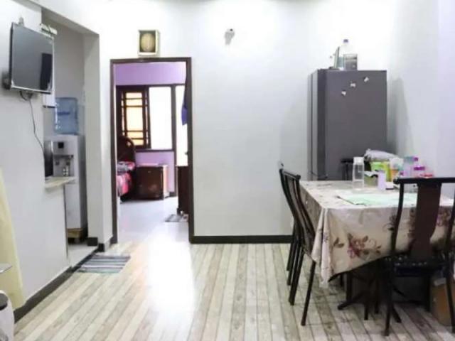 2 Bed DD with personal Roof stairs within balcony 1350 Sq. Fit Karachi Yaseenabad ID 37552
