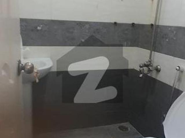 2 Bed Dd For Rent Bukhari Commercial Area