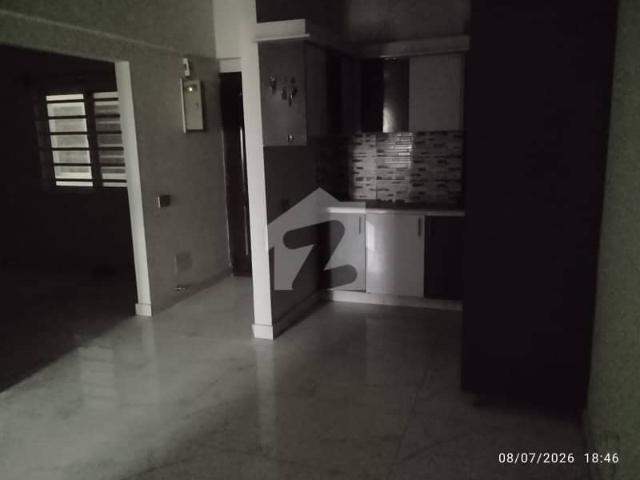 2 Bed DD Flat For Rent In Isra Tower Block 7 Gulistan E Jauhar Karachi | Main Road | Lift | 24/7 Utilities
