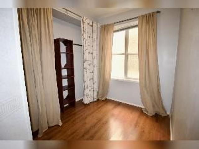 2 Bed + Den 1.5 Bath Underground Parking Glenora