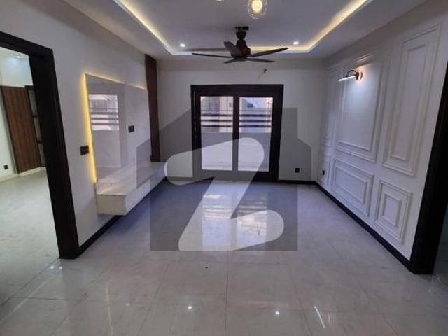 2 Bed Drawing Dining Flat In High Rise Shaheed Millat Road