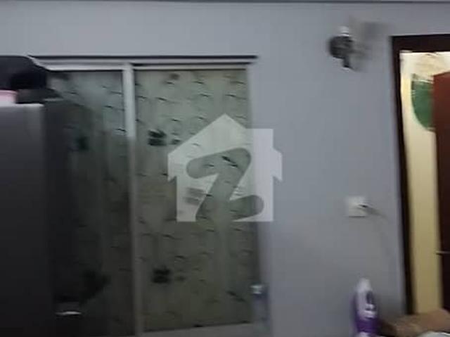 2 Bed Drawing Lounge Front Facing Lift Parking Ideal Location No Lift Parking Available Old Building Maintained Flat