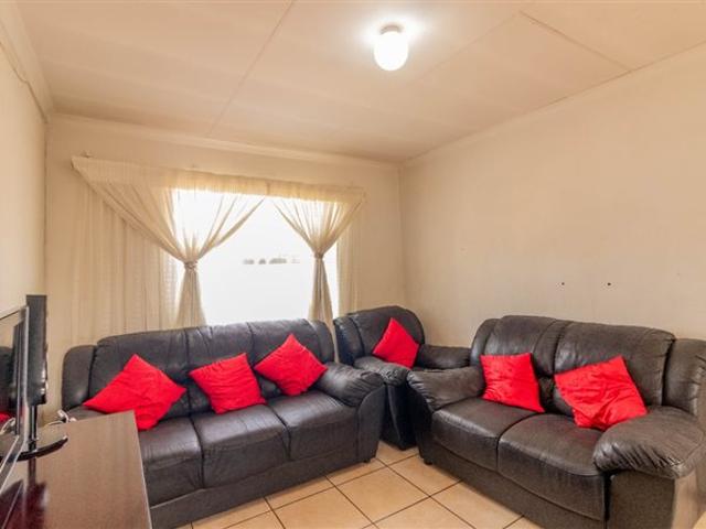 2 Bed Flat in Kempton Park Central