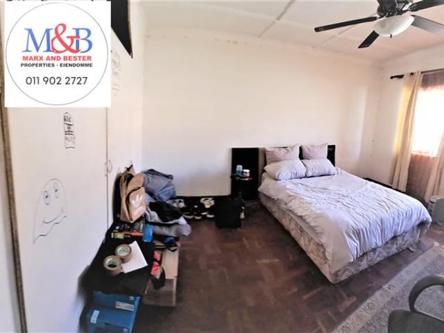 2 Bed Flat in Parkhill Gardens