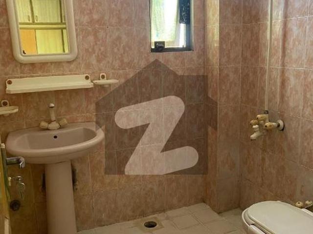 2 bed flat with gas available for rent in Banigala Bani Gala