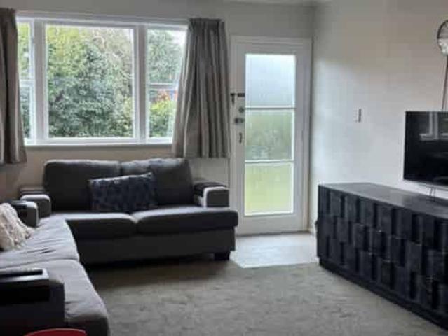 2 Bed Fully Fenced Yard – Pets Welcome