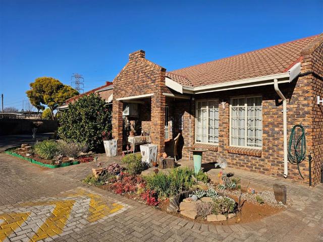 2 Bed House in Three Rivers North