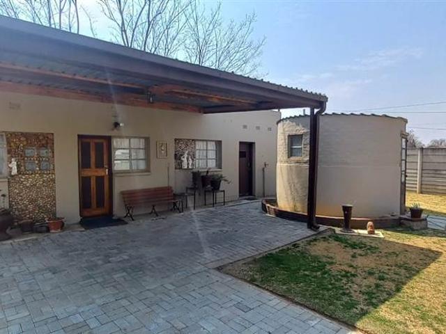 2 Bed House in Hennenman