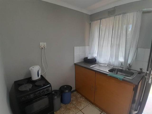 2 Bed House in Roodepan