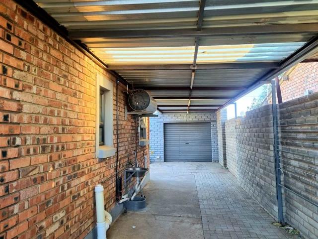 2 Bed House in Roodepan