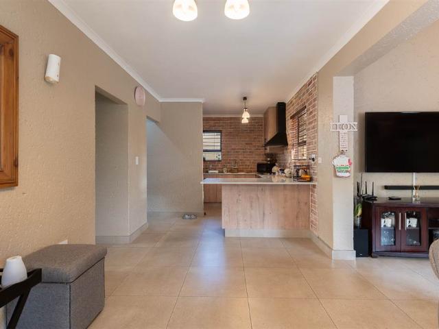 2 Bed House in Roodepoort Central