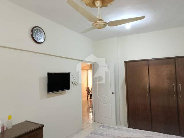 2 bed lounge available flat for sale