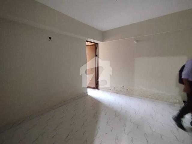 2 bed lounge flat available for sale ready to move