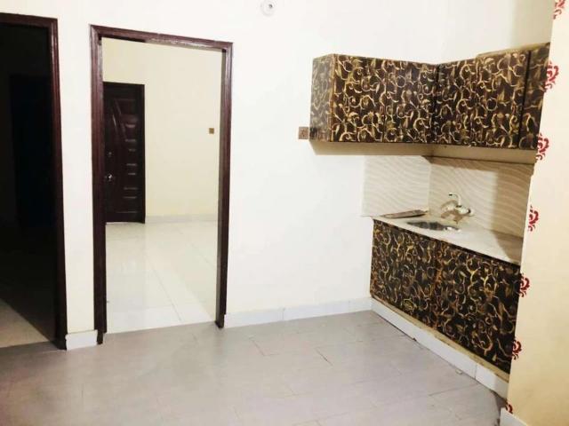2 bed lounge road facing 2 side cornor Karachi Mehmoodabad ID 29878