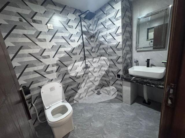 2 Bed Luxurious Apartment Available for Rent Bahria Town Phase 8