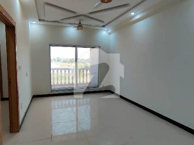 2 bed luxury apartments available for rent all facilities available