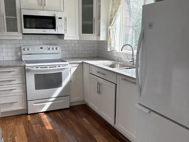 2 bed main floor duplex Varsity NW