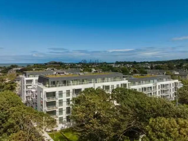 2 Bed plus study, Seafield Strand, Greenfield Road, Sutton, Du.