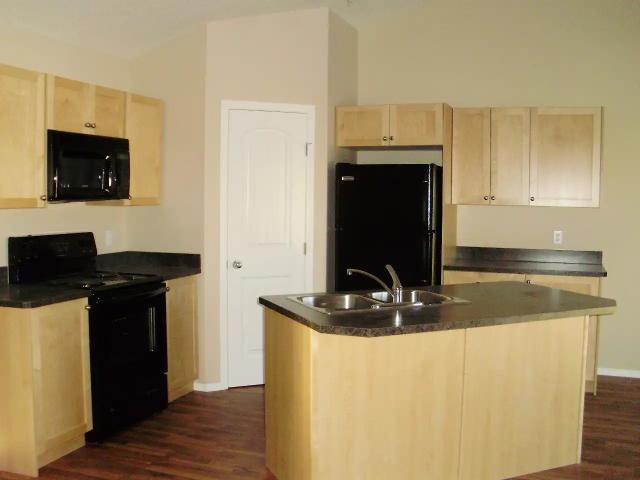2 bed room, 2nd floor Condo