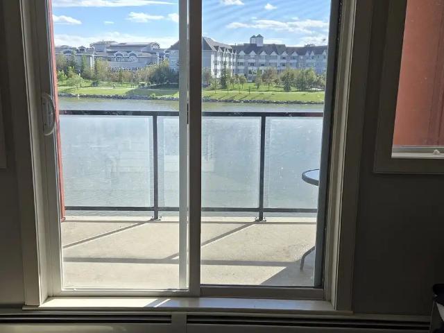 2 Bed rooms & 2 full baths lake front condo