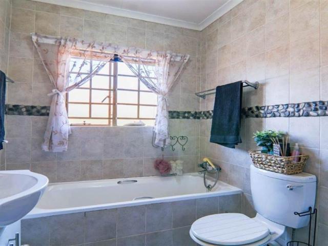 2 Bed Simplex in Pierre van Ryneveld