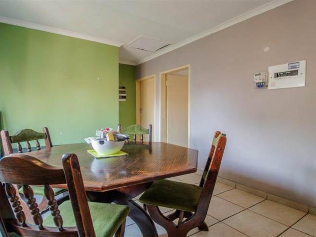 2 Bed Simplex in Pierre van Ryneveld