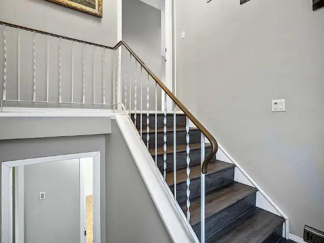 2 Bed+Den in Dalhousie, NW, Calgary