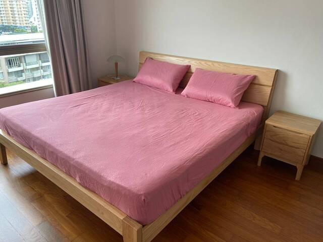 2 bedder, spacious 1001 sq ft, high floor, clean, breezy, near MRT/Shopping malls/hospitals