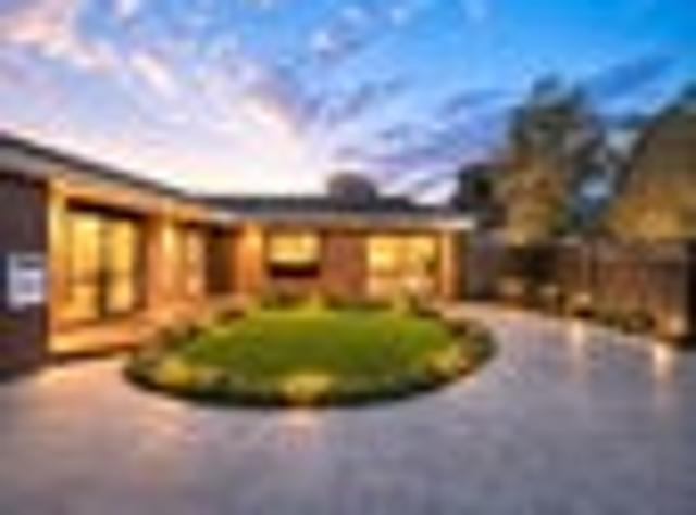 2 BEDDIE WITH 2 BATHROOMS BRICK TILE