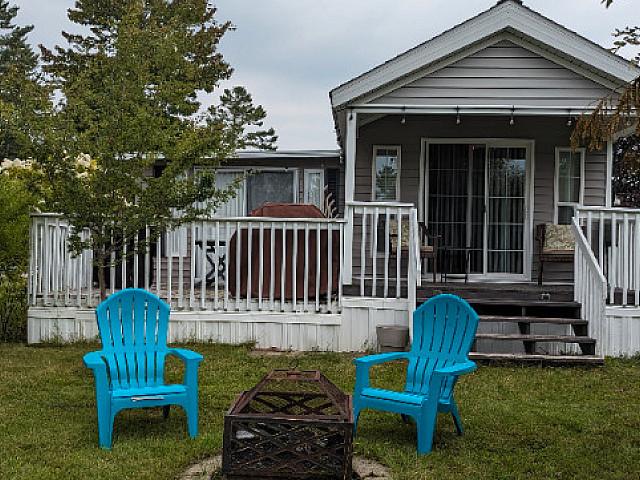 2 Bedroom/1 Bathroom Seasonal Wasaga Beach Fully Furnished
