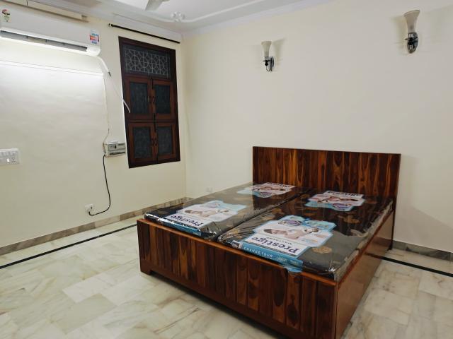 2 Bedroom 125 Sq.Yd. Independent House in Lajpat Nagar Delhi