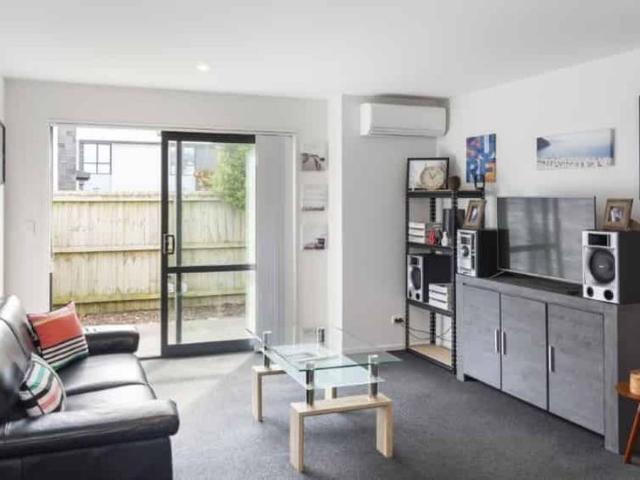 2 BEDROOM