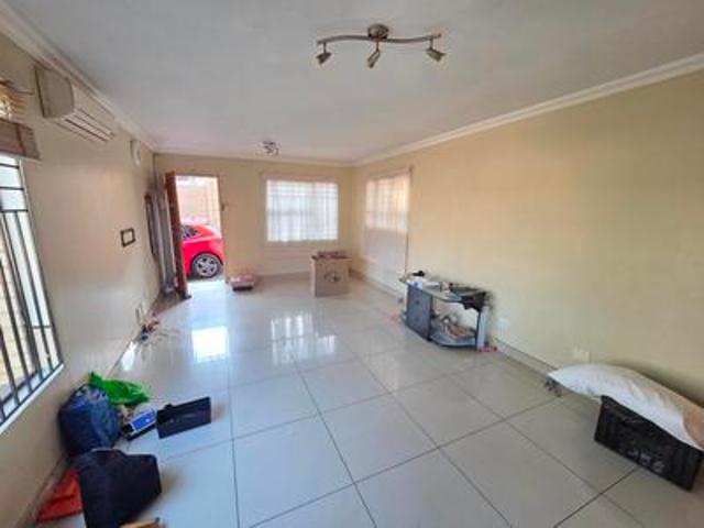 2 bedroom 1.5 bathroom + seperate of.