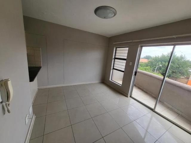 2 Bedroom 1 Bathroom Walking distance from NWU