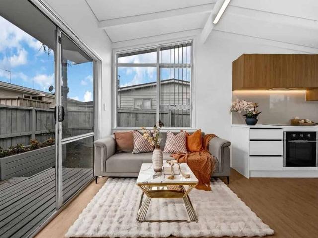 2 bedroom, 1 bathroom home