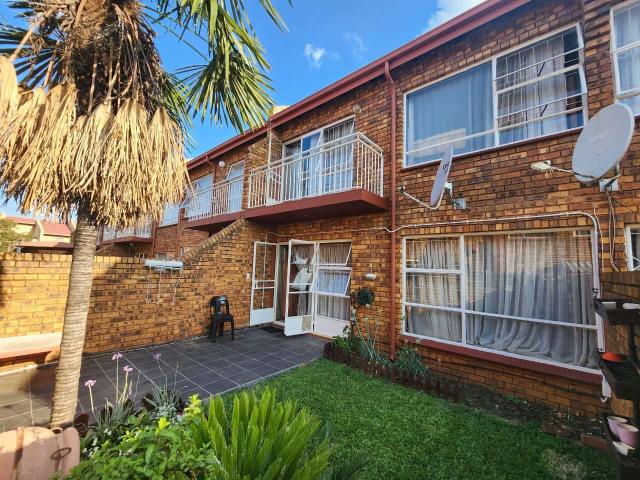 2 Bedroom, 1 bathroom, Single Garage Duplex Townhouse for rental in Dorandia