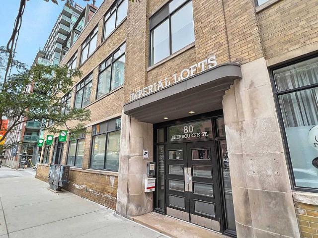 2 Bedroom / 1 Bth Shrbourne & Adelaide