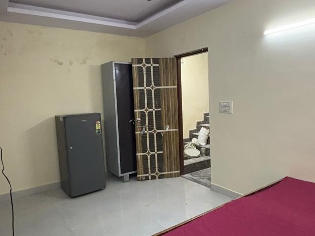 2 Bedroom 200 Sq.Ft. Builder Floor in Dlf Phase I Gurgaon Listing ID: #9378