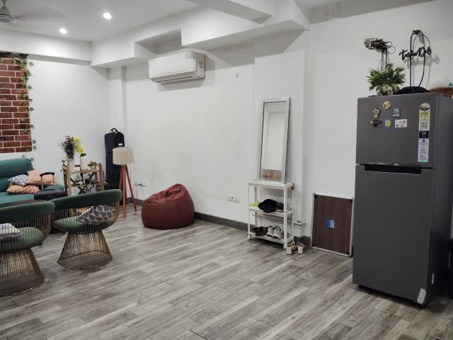 2 Bedroom 200 Sq.Yd. Builder Floor in Shivalik Colony Delhi Listing ID: #9888