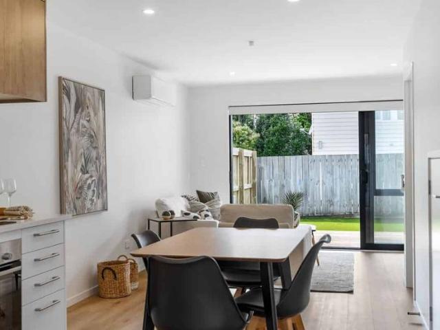 2 bedroom 2.5 bathroom on Divich