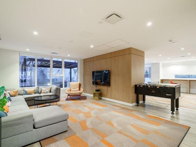 2 bedroom 2 bath on the 29th floor in King George Hub Plaza Two