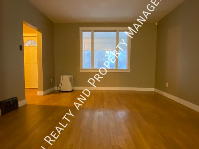 2+ Bedroom 2 Bath House with garage