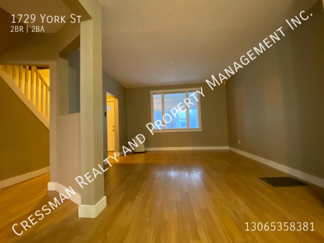 2+ Bedroom 2 Bath House with garage