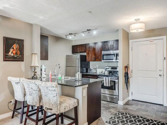 2 Bedroom/ 2 Bath with 2 parking spots in Legacy