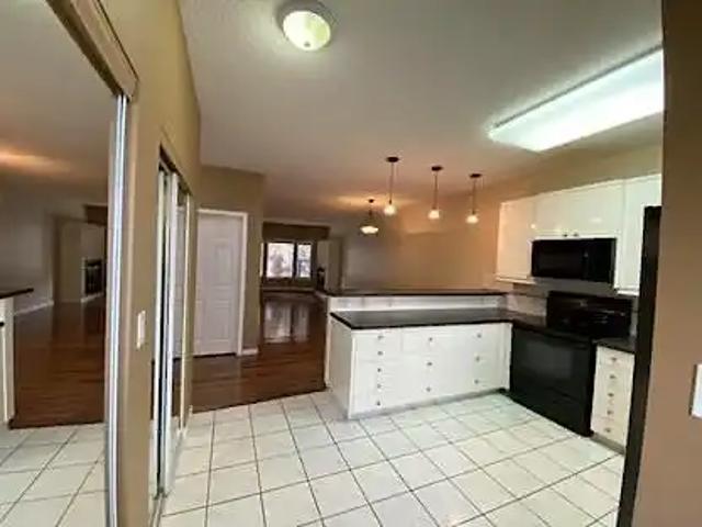 2 Bedroom 2 Bathroom Townhouse in Trendy Bankview