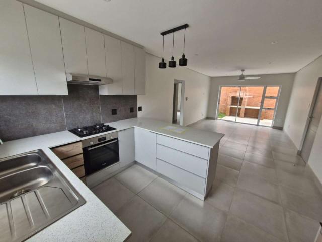 2 Bedroom 2 Bathroom Townhouse nestled in the splendour of George! Backup power and water supplies!
