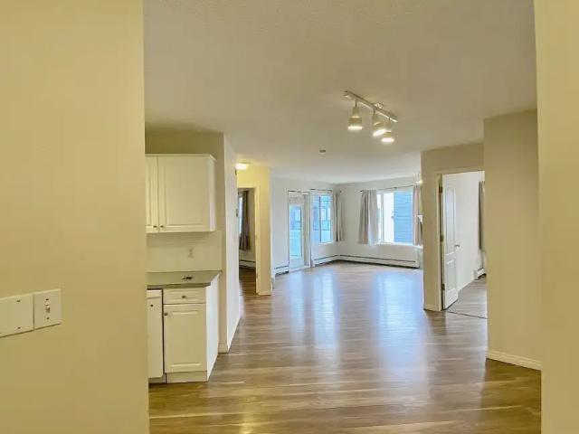 2 Bedroom 2 Bathroom Condo in the Pavilion!